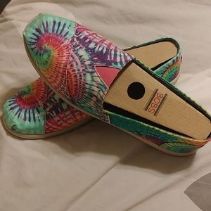 Womens Bobs by Skechers Tie Dyed slip ons size 10